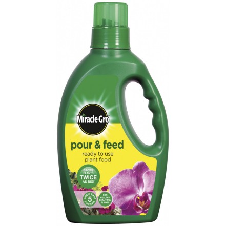 Miracle-Gro Pour & Feed